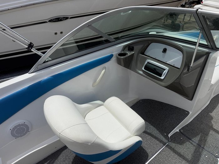 2014 Rinker Captiva 186 BR