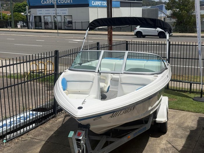 2014 Rinker Captiva 186 BR