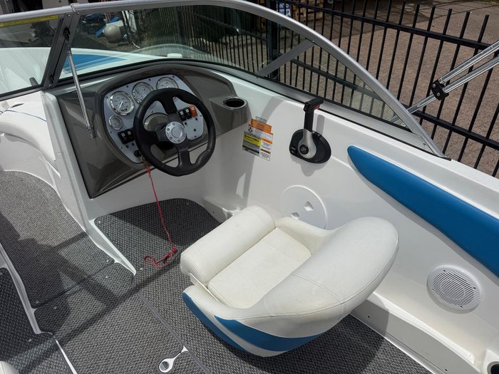 2014 Rinker Captiva 186 BR