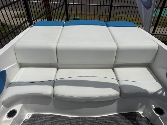 2014 Rinker Captiva 186 BR