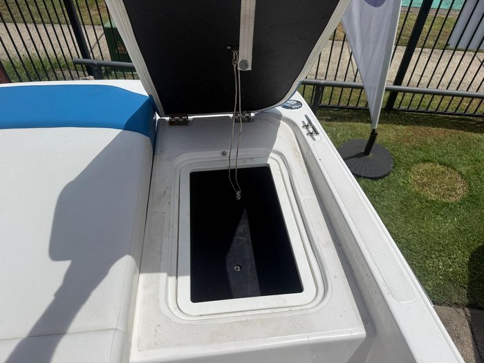 2014 Rinker Captiva 186 BR