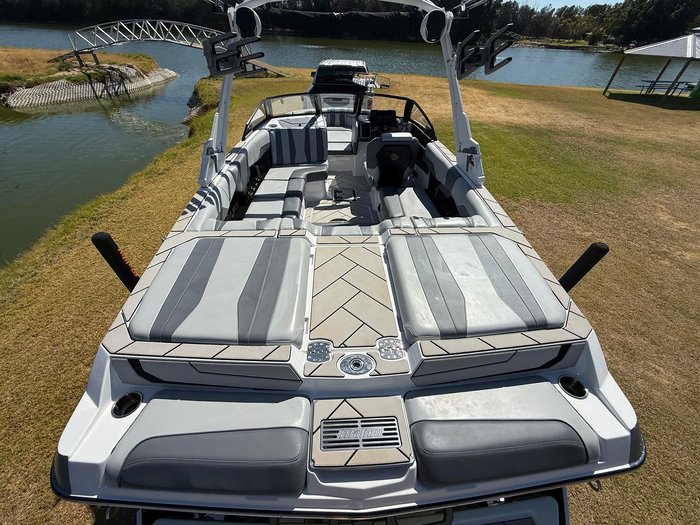 2023 Malibu Wakesetter 22 LSV