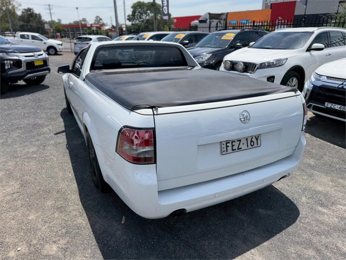 2011 HOLDEN COMMODORE OMEGA