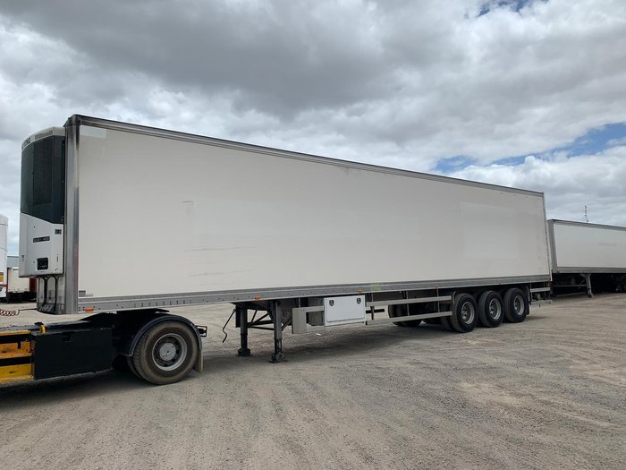 2015 Maxitrans 24P Freezer Van White