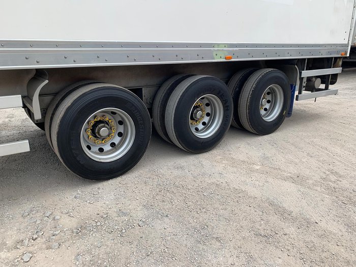 2015 Maxitrans 24P Freezer Van White