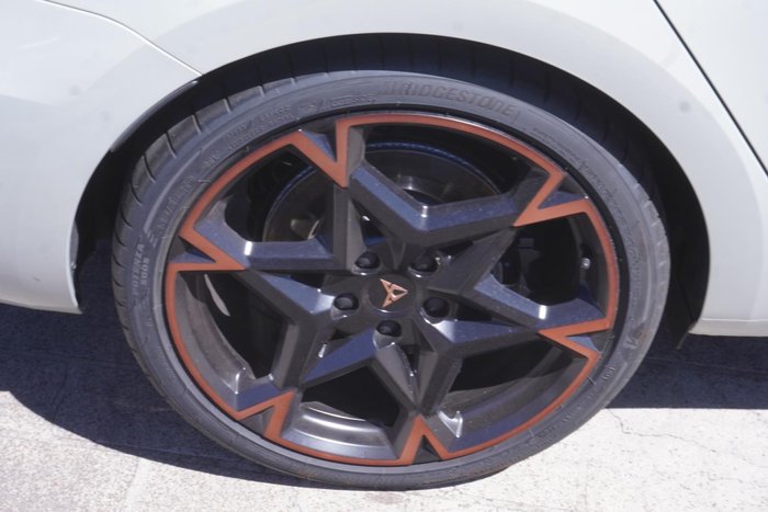 2025 CUPRA Leon VZe