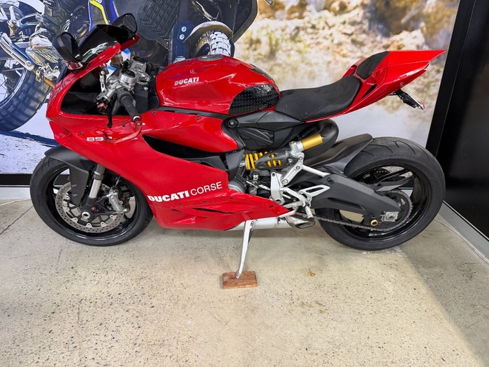 2015 DUCATI 899 PANIGALE RED