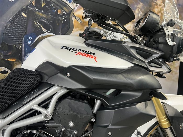 2011 Triumph TIGER 800 WHITE