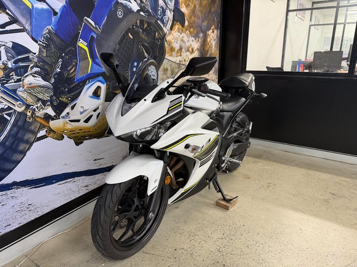 2017 Yamaha YZF-R3 BLUE