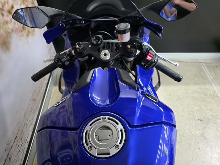 2025 Yamaha YZF-R1 BLUE