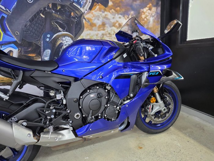 2025 Yamaha YZF-R1 BLUE