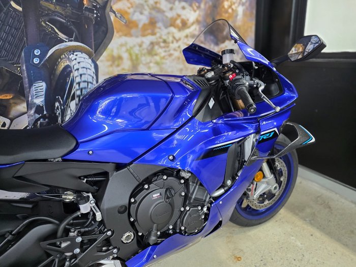 2025 Yamaha YZF-R1 BLUE