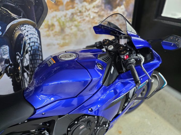 2025 Yamaha YZF-R1 BLUE