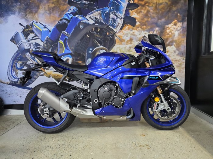 2025 Yamaha YZF-R1 BLUE