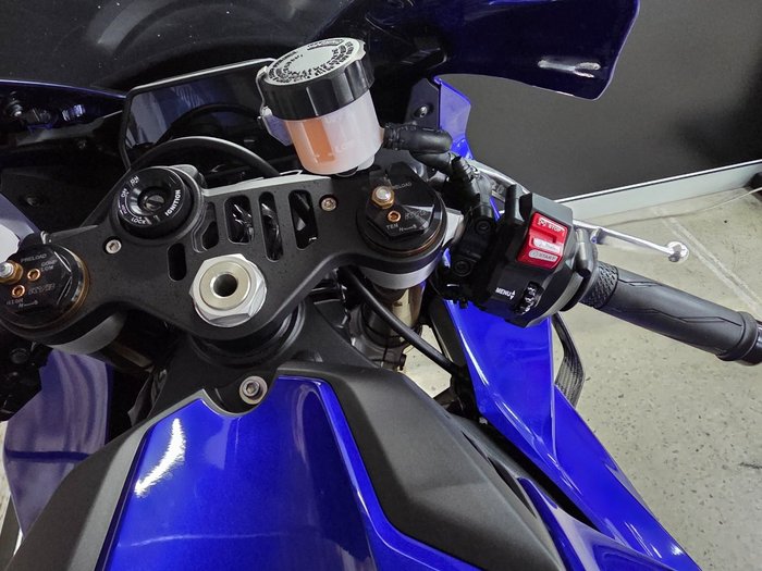 2025 Yamaha YZF-R1 BLUE