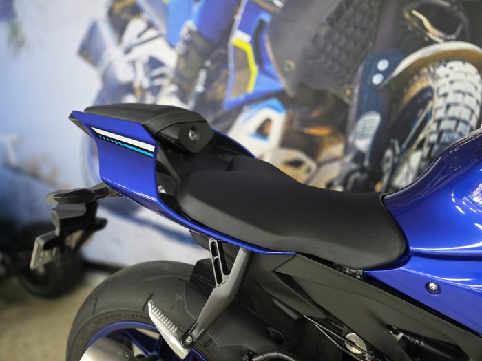 2025 Yamaha YZF-R1 BLUE