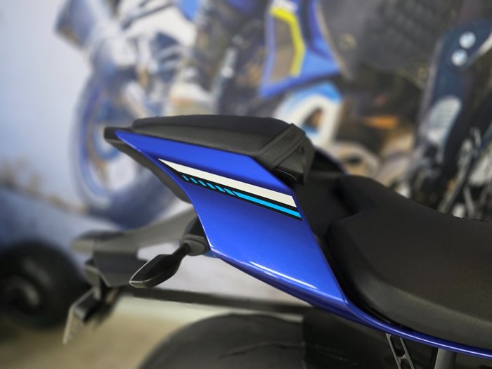 2025 Yamaha YZF-R1 BLUE