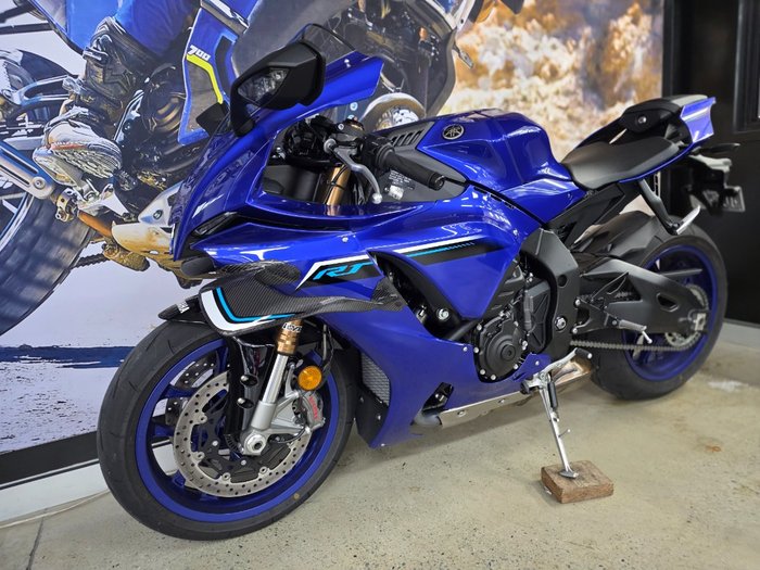 2025 Yamaha YZF-R1 BLUE