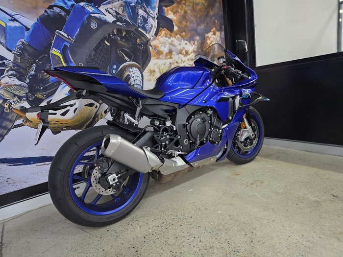 2025 Yamaha YZF-R1 BLUE