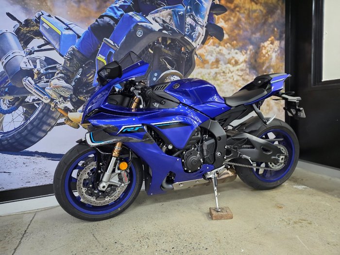2025 Yamaha YZF-R1 BLUE