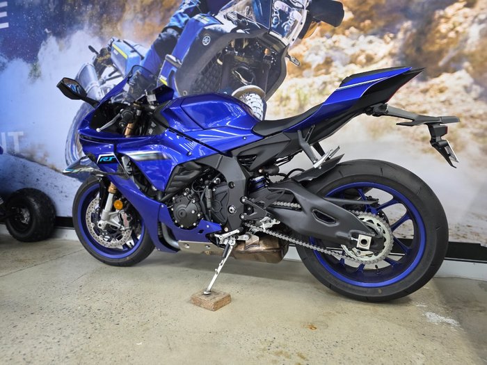 2025 Yamaha YZF-R1 BLUE