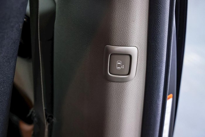 2018 Kia Carnival SLi YP MY18 Platinum Graphite