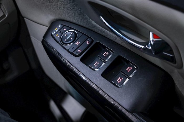 2018 Kia Carnival SLi YP MY18 Platinum Graphite