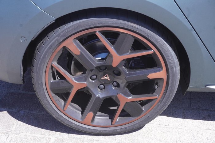 2025 CUPRA Leon VZx