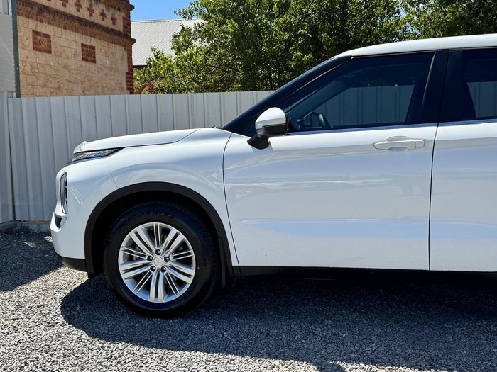 2022 Mitsubishi Outlander ES