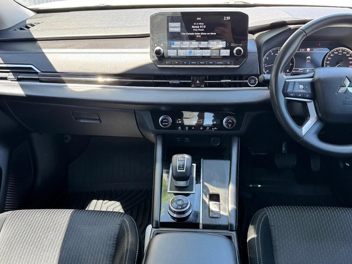 2022 Mitsubishi Outlander ES