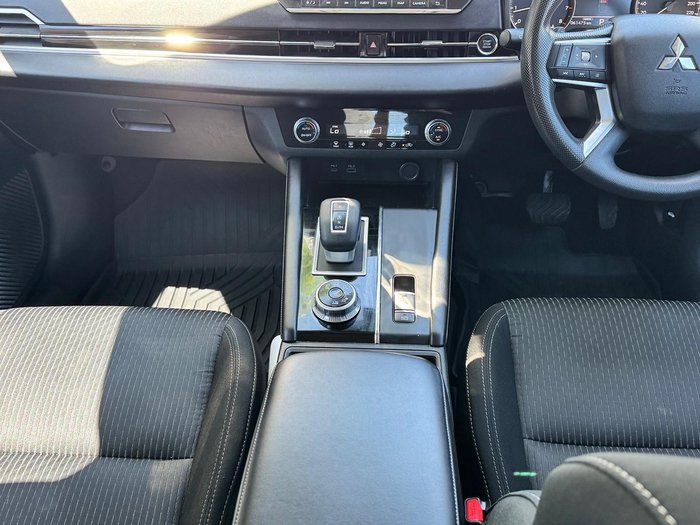 2022 Mitsubishi Outlander ES