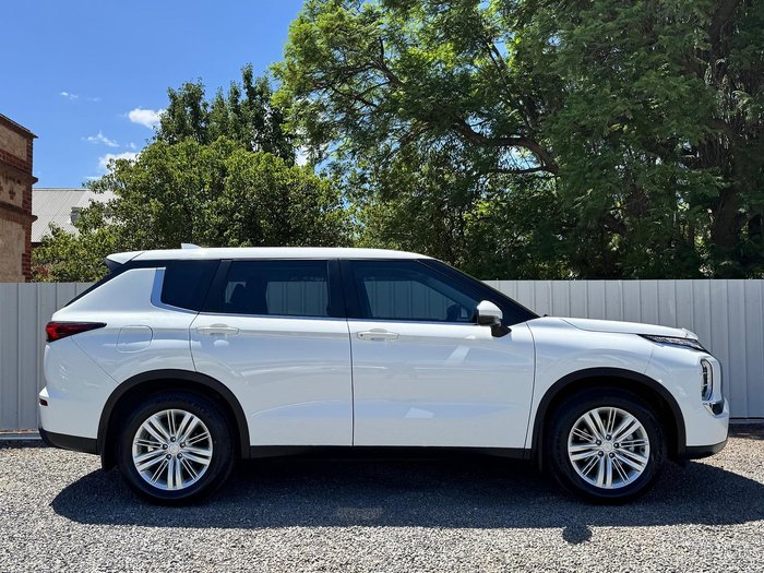 2022 Mitsubishi Outlander ES