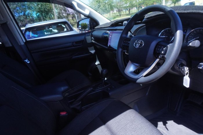 2023 Toyota Hilux SR