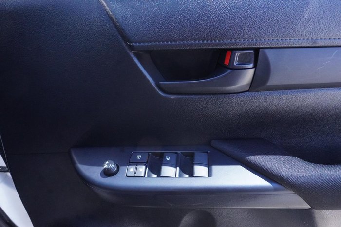 2023 Toyota Hilux SR