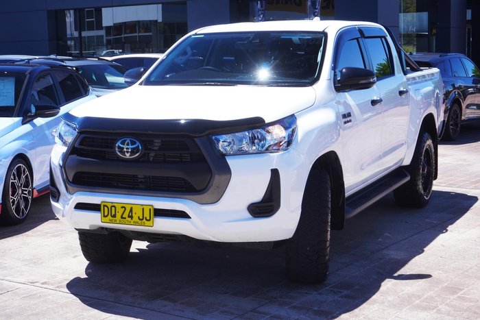 2023 Toyota Hilux SR