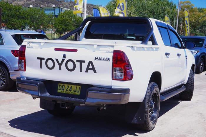 2023 Toyota Hilux SR
