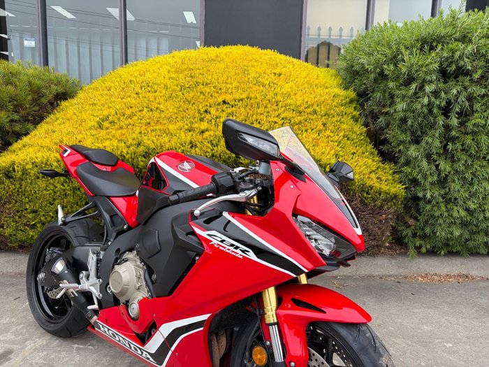 2017 Honda CBR1000RR (FIREBLADE) Red