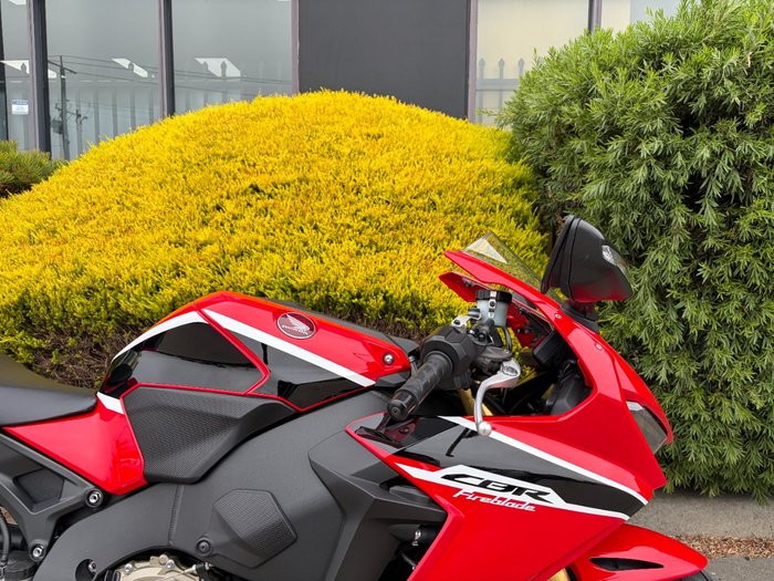 2017 Honda CBR1000RR (FIREBLADE) Red