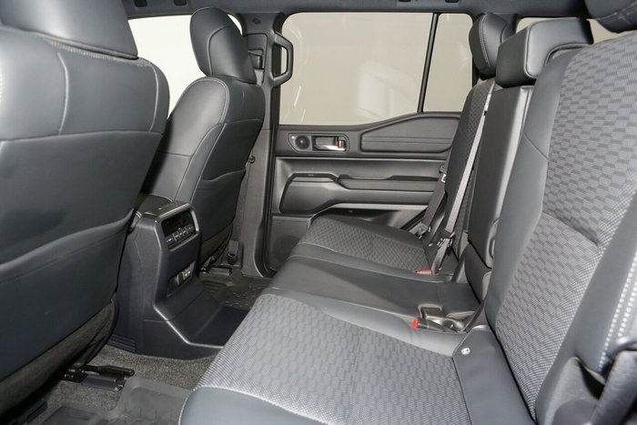 2025 Toyota Landcruiser Prado VX