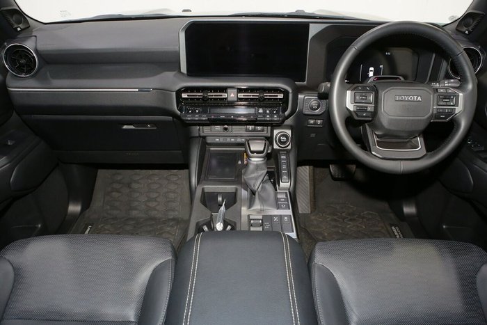 2025 Toyota Landcruiser Prado VX