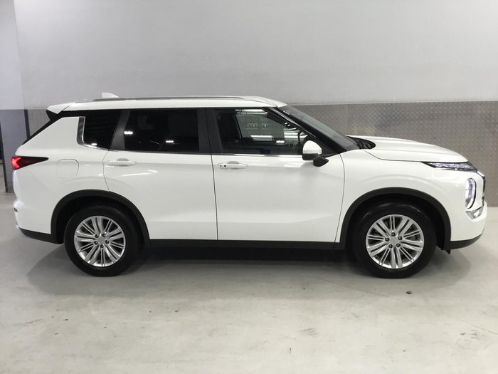 2023 Mitsubishi Outlander LS