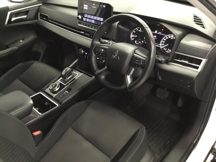 2023 Mitsubishi Outlander LS