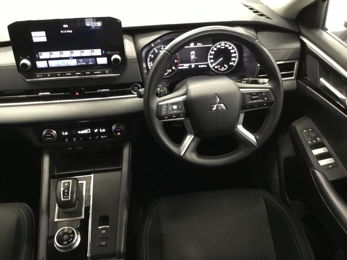 2023 Mitsubishi Outlander LS