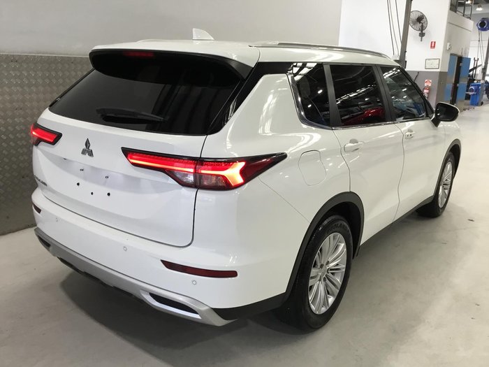 2023 Mitsubishi Outlander LS