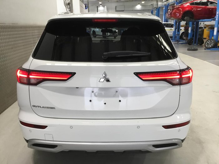 2023 Mitsubishi Outlander LS