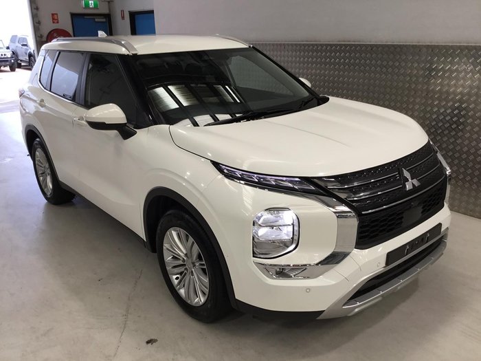 2023 Mitsubishi Outlander LS