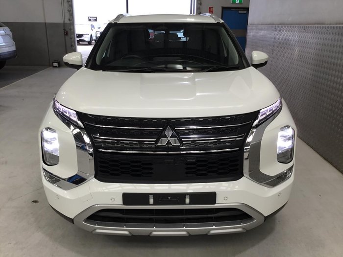 2023 Mitsubishi Outlander LS