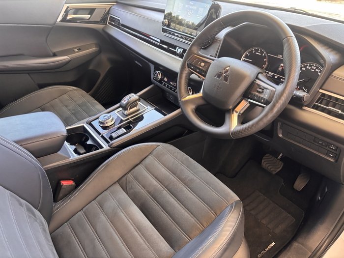 2024 Mitsubishi Outlander Black Edition