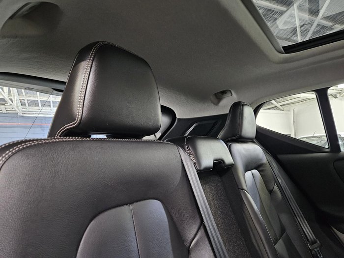 2023 Volvo XC40 Ultimate B5 Dark