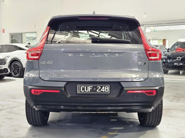 2023 Volvo XC40 Ultimate B5 Dark